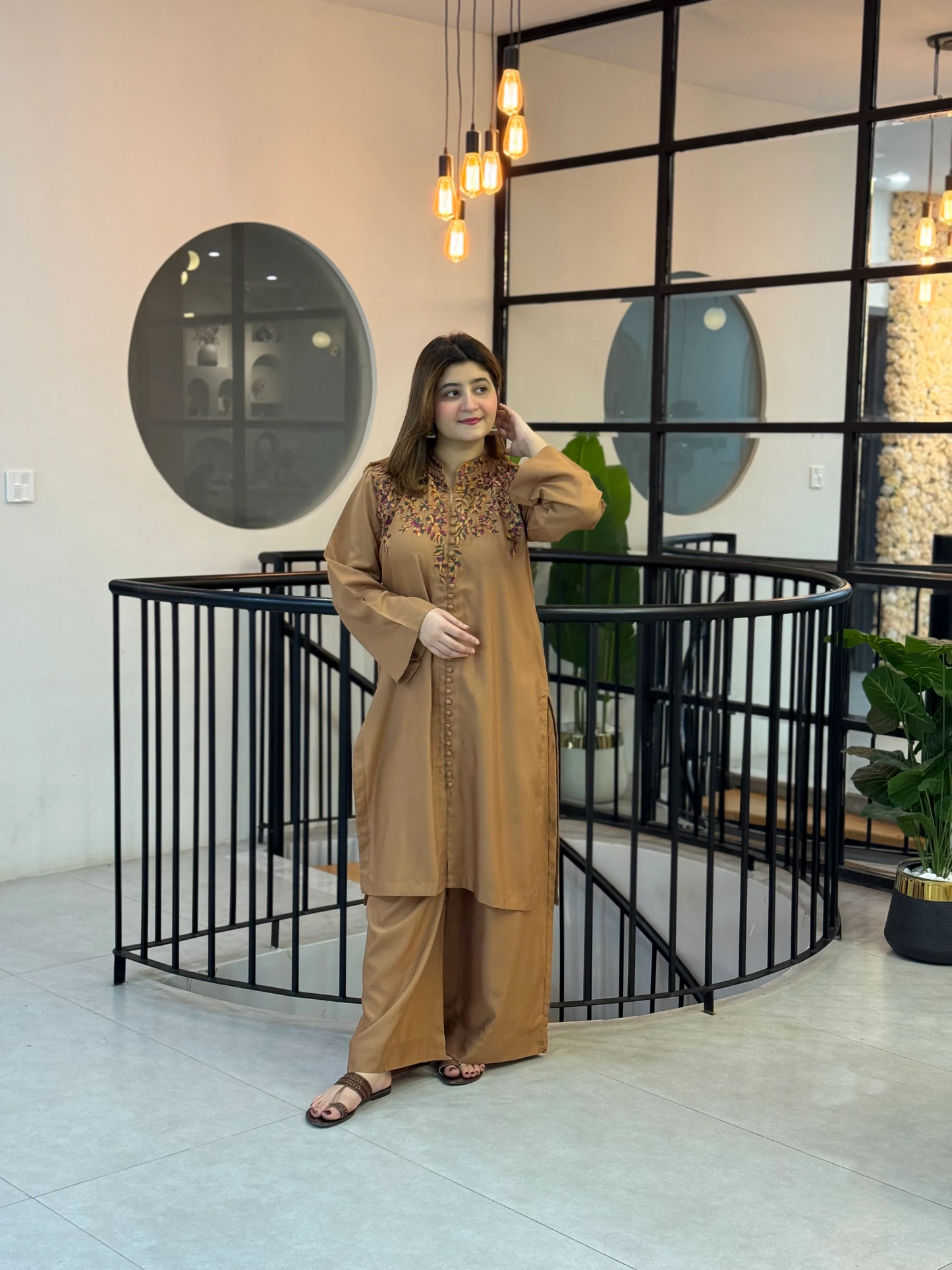 Umzay Special Brown EMB 2PCUmzay Special Brown EMB 2PC